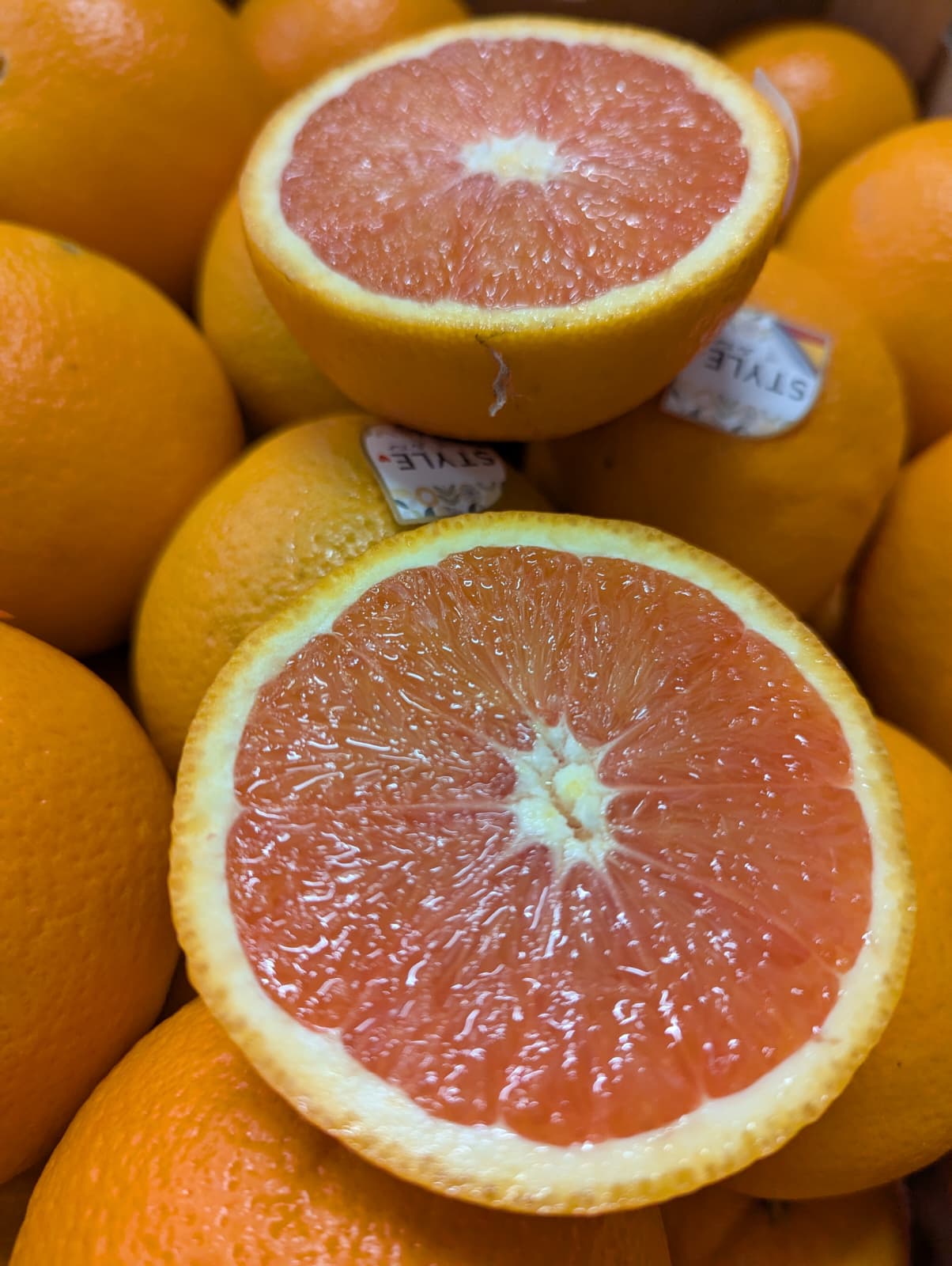 Aufgeschnittene Cara Cara Orangen