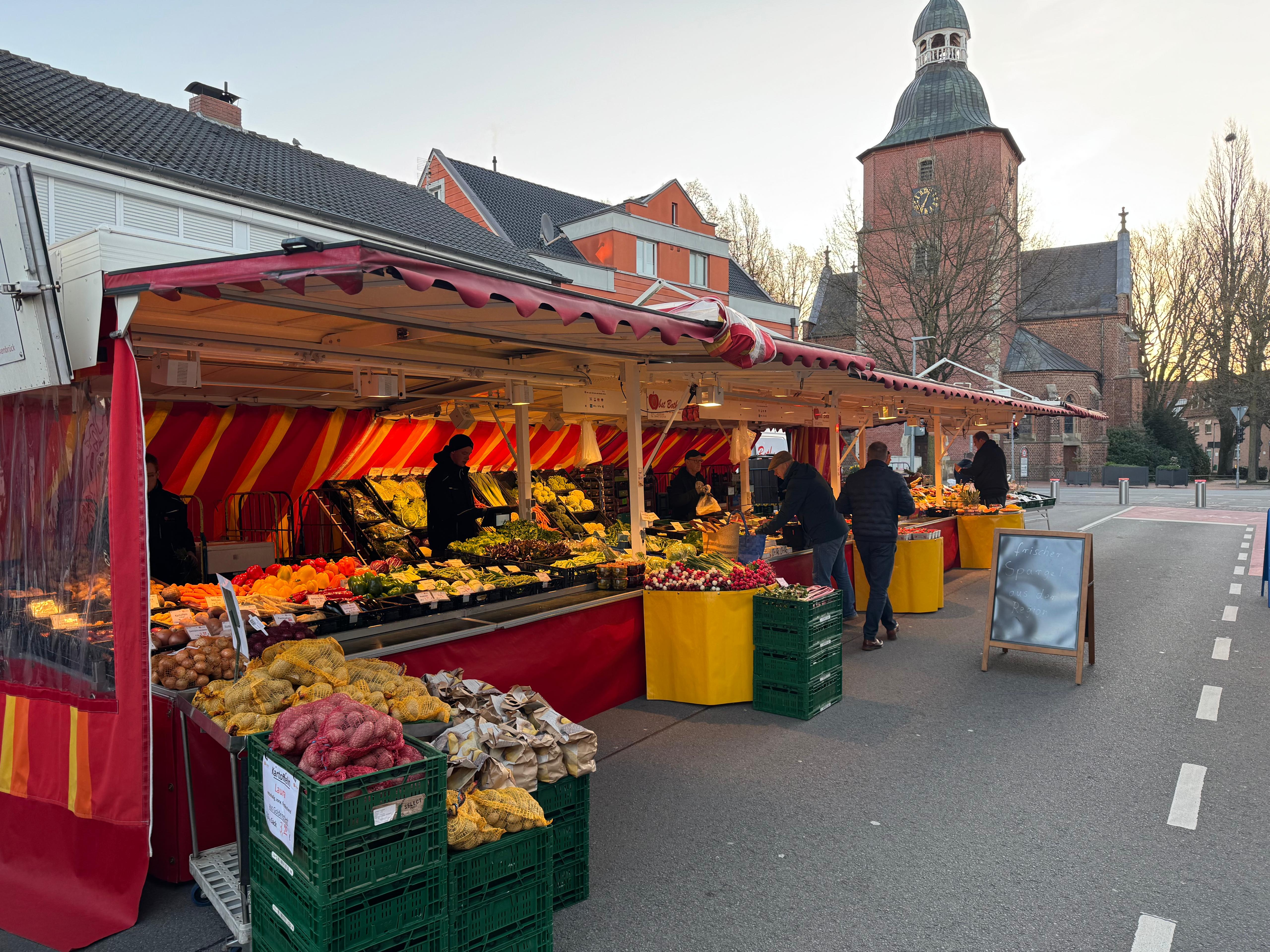 Wochenmarkt Vechta am Morgen